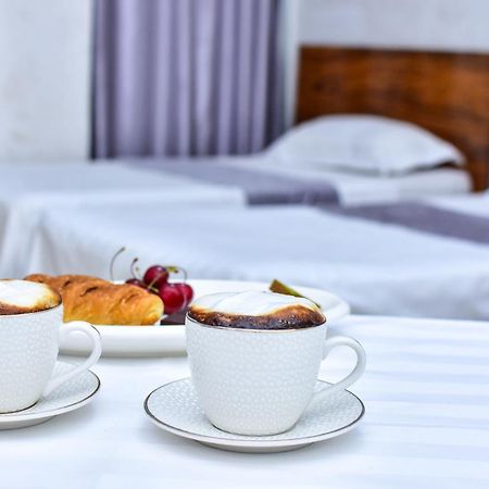 Hotel Chveni Sakhli バトゥーミ エクステリア 写真