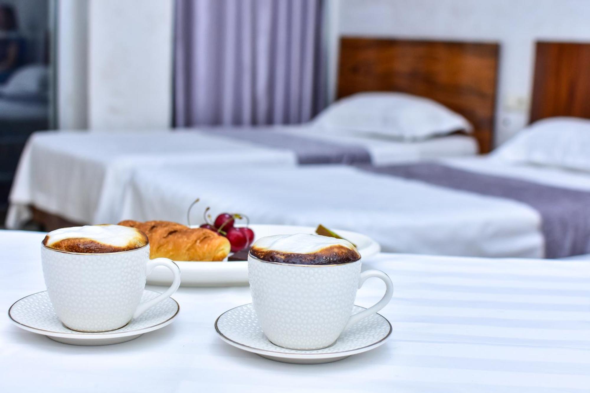 Hotel Chveni Sakhli バトゥーミ エクステリア 写真